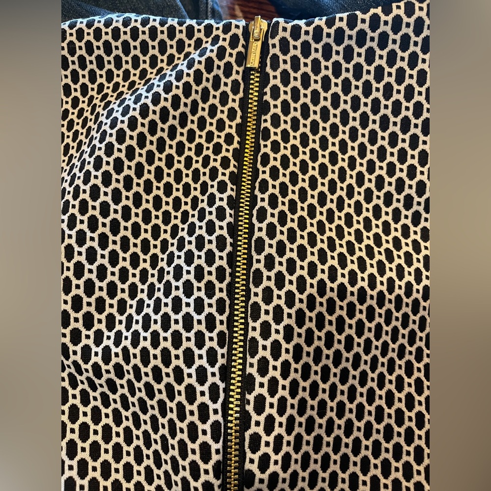 CALVIN KLEIN short sleeved sheath DRESS BLACK WHITE WAFFLE PATTERN. SIZE 4 - Picture 5 of 6